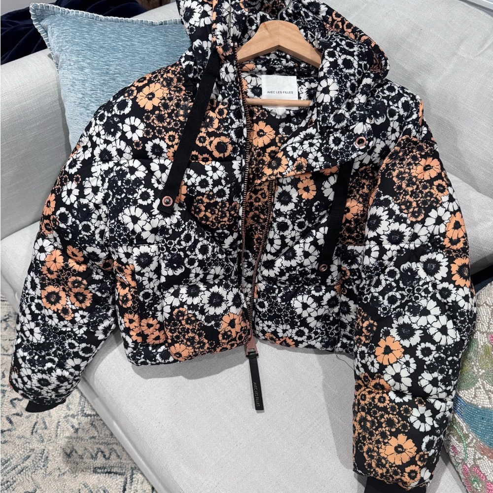 Avec Les Files Mixed Floral Puffer Jacket - Black & Peach